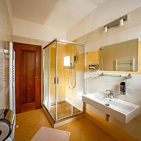 Josu Penzion 3*